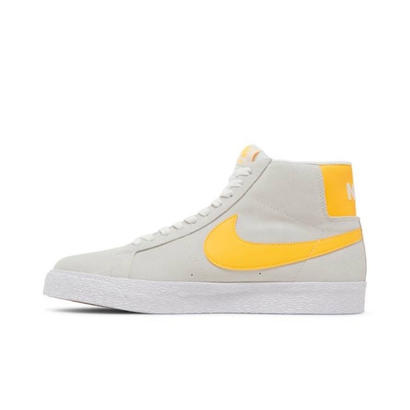 Nike Men’s SB Zoom Blazer Mid
Summit White/Summit White/Laser Orange
Skate Shoes - Picture 4 of 16